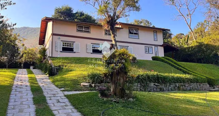 Casa estilo colonial com acabamento de luxo em parque do imbuí, teresópolis