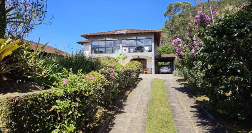 Casa de alto padrão com lazer completo e vista para as montanhas em teresópolis – próxima ao alto