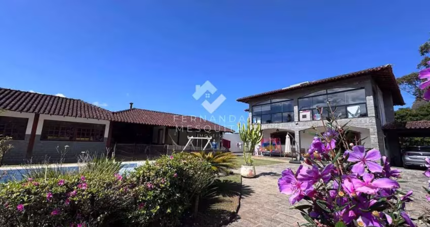 Casa de alto padrão com lazer completo e vista para as montanhas em teresópolis – próxima ao alto