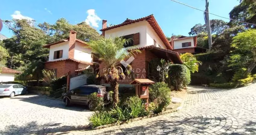 Casa em condomínio com 3 quartos e 4 vagas de garagem em teresópolis
