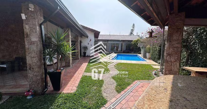 Mega casa com terreno de 556m e uma area construida de 225m - 4 suites - e com piscina