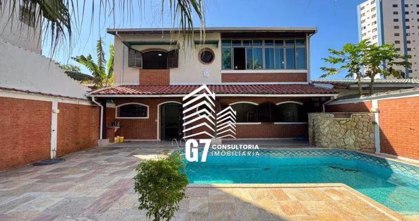 Sobrado à venda - com piscina e espaço gourmet - a 100 metros da praia!