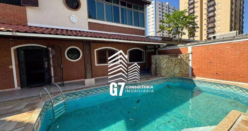 Sobrado à venda - com piscina e espaço gourmet - a 100 metros da praia!