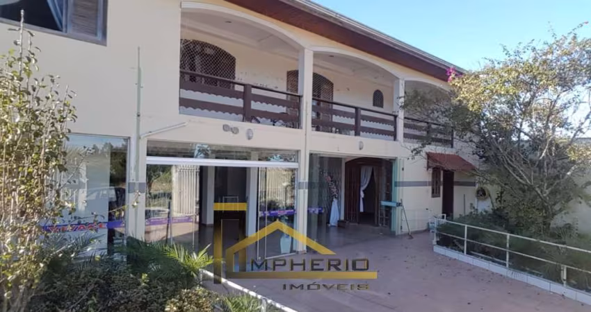 Imóvel de Luxo: Casa à Venda em Curitiba-PR, 4 quartos, 1 suíte, 2 salas, 2 vagas de garagem e 700m² de área no Tatuquara!