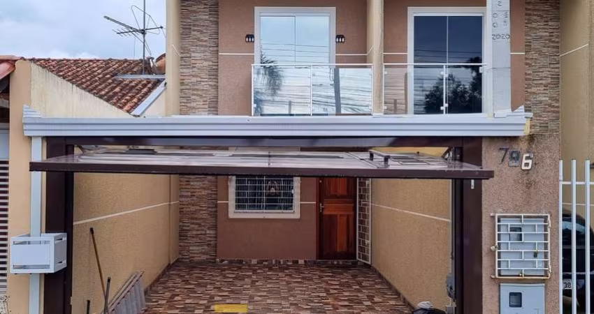 Sobrado à venda em Curitiba-PR, bairro Cidade Industrial, 2 quartos, 1 sala, 2 banheiros, 1 vaga de garagem, 76m².