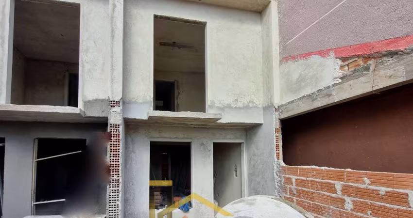 Casa à venda em Curitiba-PR, bairro Campo de Santana! 2 quartos, 1 sala, 2 banheiros, 1 vaga de garagem, 82m² de área.