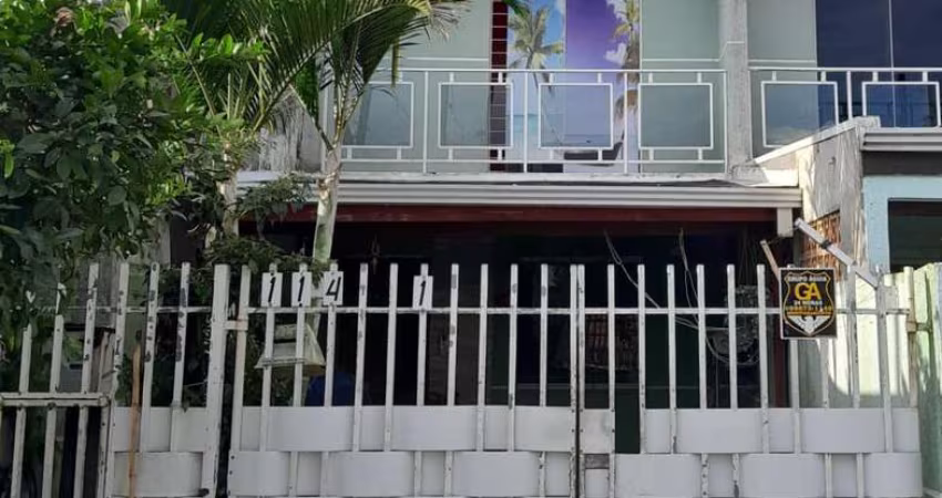 Excelente oportunidade! Casa à venda em Curitiba-PR, Campo de Santana, com 3 quartos, 1 sala, 2 banheiros e 2 vagas de garagem.