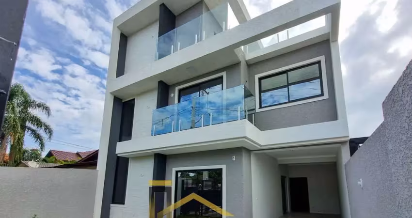 Imperdível! Casa à venda em Curitiba-PR, bairro Pinheirinho, 3 quartos, 1 suíte, 1 sala, 2 banheiros, 2 garagens, 160m².
