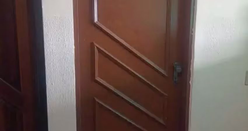 Apartamento à venda na Cidade Industrial, Curitiba-PR: 2 quartos, 1 sala, 1 banheiro, 1 vaga de garagem, 52m² de área.