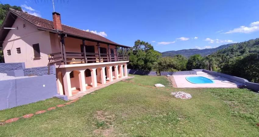 Sítio com ampla casa e piscina a venda em picada café na serra gaúcha