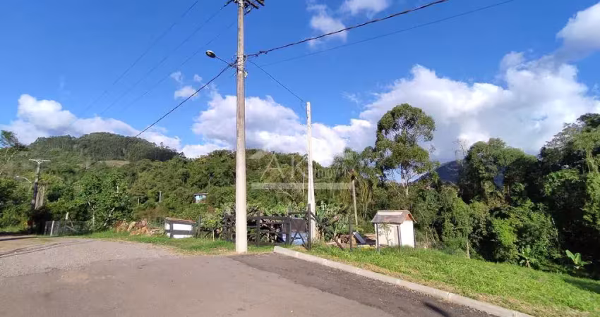 Lindo terreno, com fundos para o rio cadeia, a venda em picada café, na serra gaúcha