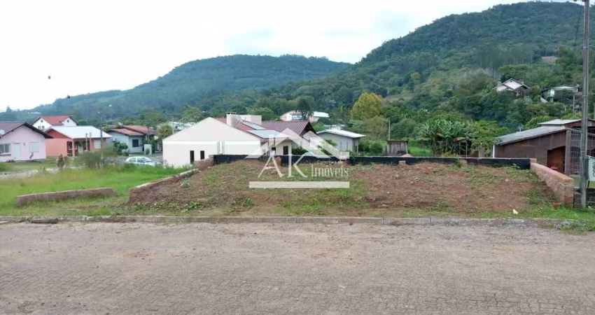 Terreno em loteamento tranquilo à venda na cidade de Picada Café, na Serra Gaúcha