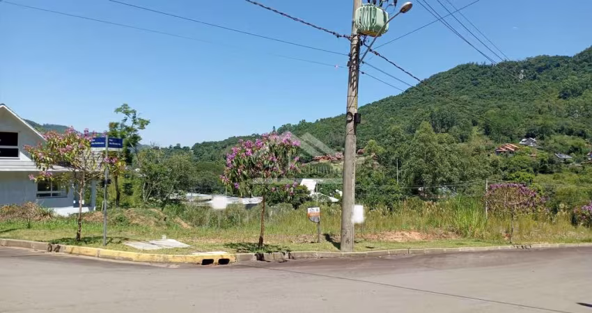 Terreno de esquina à venda no Centro de Picada Café, na Serra Gaúcha