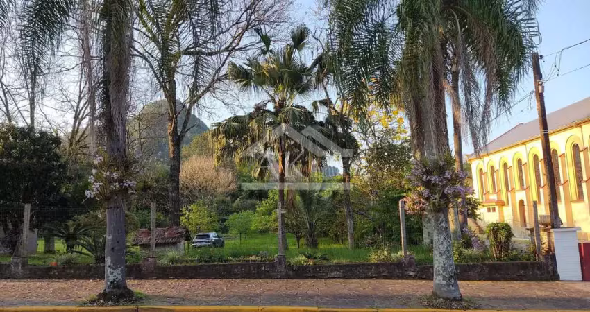 Terreno amplo e bem localizado à venda na cidade de picada café, na serra gaúcha