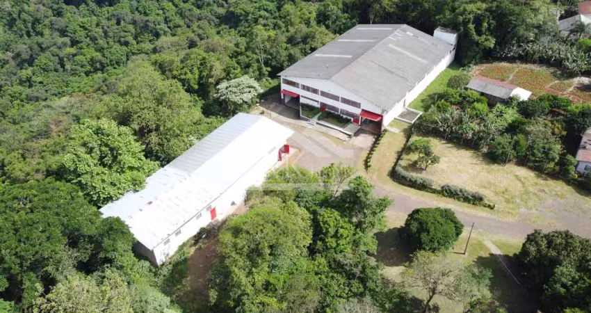 Amplo prédio industrial localizado na picada são paulo, morro reuter