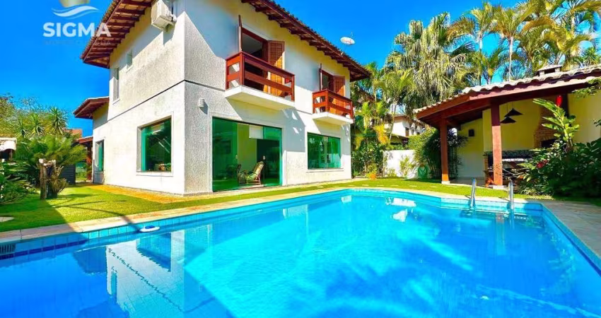 ALTO PADRÃO - Casa à venda com 3 suítes - Piscina e churrasqueira - 2 vagas - Pernambuco II - Guarujá/SP