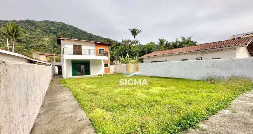 Casa com 3 quartos sendo 1 suíte à venda na Praia do Guaiuba - Guarujá/SP.