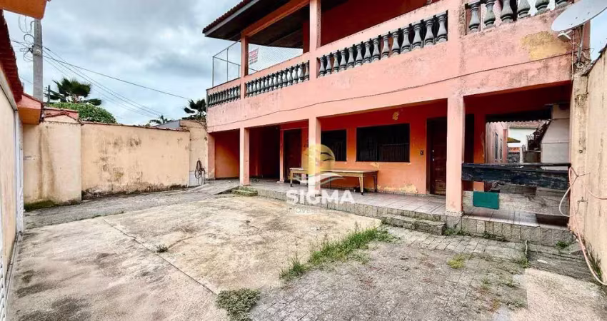 Casa com 8 quartos sendo 3 suíte à venda no Jardim Guaiuba - Guarujá/SP.