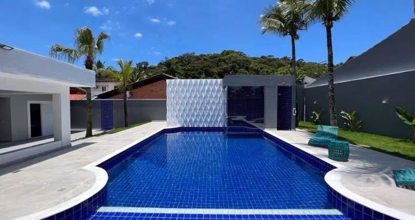 Casa com 3 quartos sendo 1 suíte à venda, 260 m² por R$ 2.200.000 - Jardim Acapulco - Guarujá/SP.