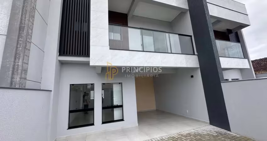 Casa à venda na Rua Humberto Pederneira, Meia Praia, Navegantes