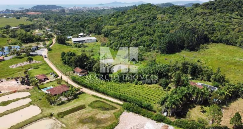 Lindo terreno rural próximo da praia.