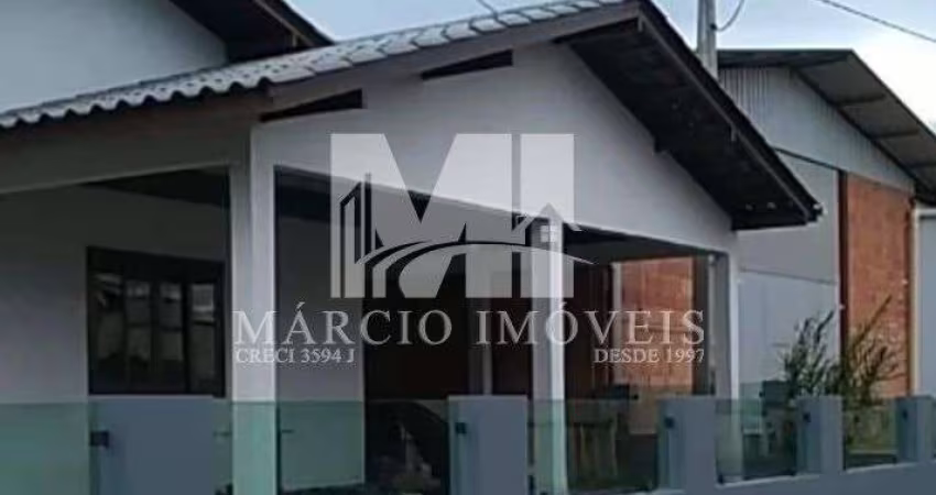 CASA COM BARRAÇÃO MUITO BEM LOCALIZADA