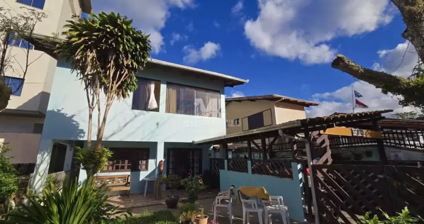 Ampla casa para toda a família em itajuba a 50 m do mar!