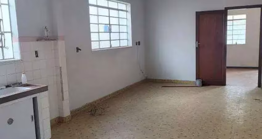 Casa à venda no centro de Santa Bárbara d'Oeste.