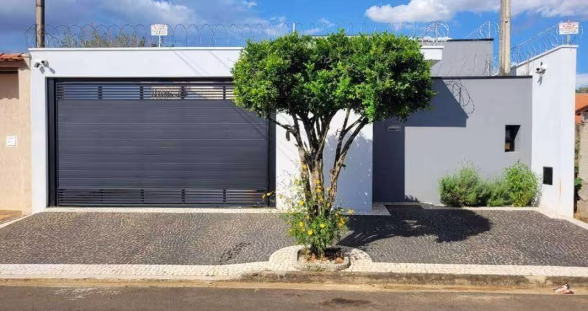 Sobrado à Venda no Bairro Cidade Jardim, Americana com 3 Quartos (1 Suíte) e Garagem.