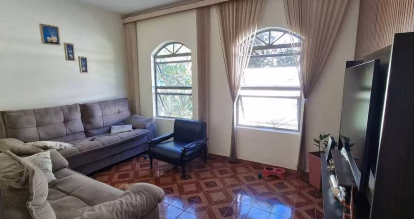 Casa à venda no Jardim Paraíso em Santa Bárbara d'Oeste com 3 quartos (1 suíte) e 3 vagas de garagem