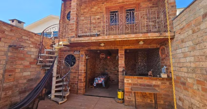 Casa com edícula rústica à venda no Jardim Laudissi I em Santa Bárbara d'Oeste