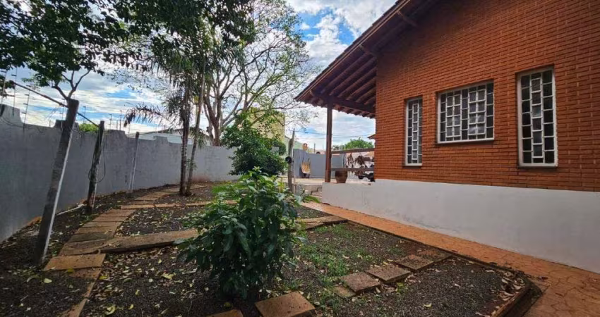 Casa à venda no Vila Grego em Santa Bárbara d'Oeste com 3 quartos (1 suíte) e 6 vagas de garagem
