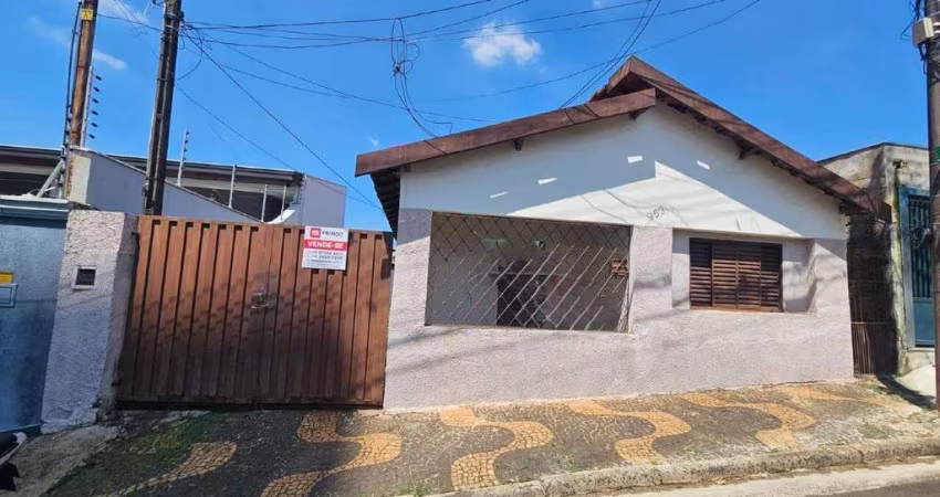 Casa à venda no Centro de Santa Bárbara d'Oeste com 2 quartos, sendo 1 banheiro social e 4 vagas de garagem
