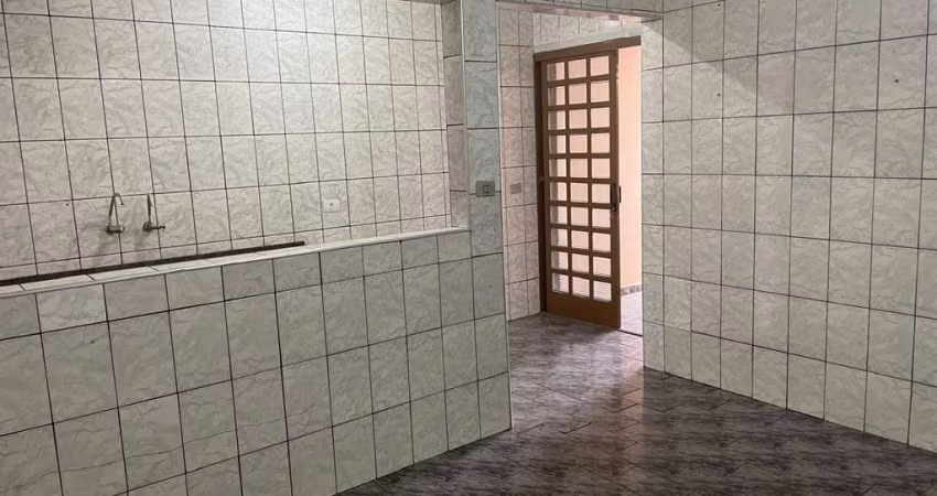Casa à venda no Bairro Parque Residencial Frezzarin em Santa Bárbara d'Oeste com 2 quartos, sendo 1 banheiro social e 2 vagas de garagem