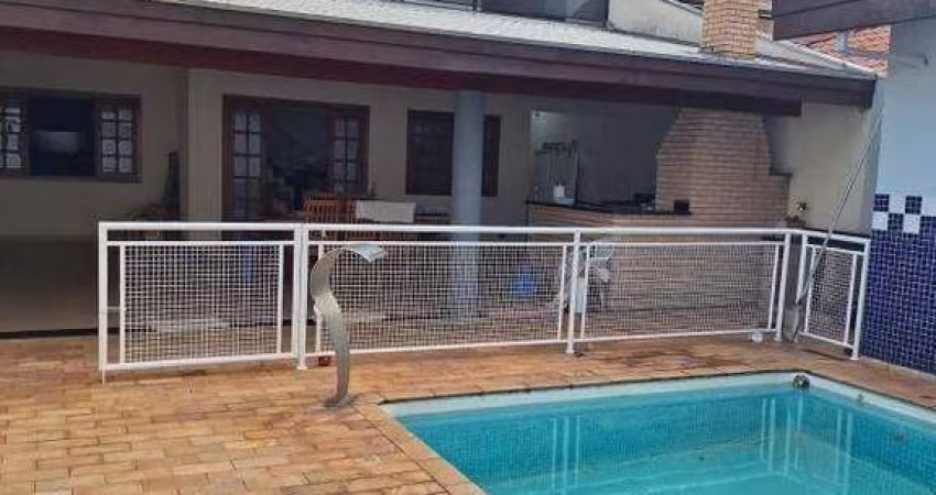 Casa à venda no Jardim Dona Regina com 3 quartos (1 suíte) e 5 vagas de garagem