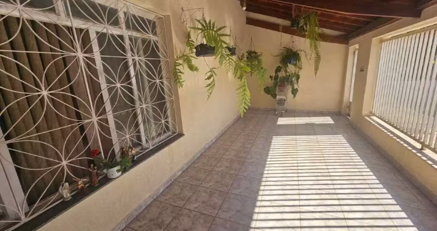Casa à venda no centro de santa bárbara d'oeste com 3 quartos (1 suíte) e 4 vagas de garagem