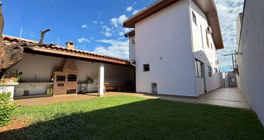 Casa à venda no Jardim Souza Queiroz em Santa Bárbara d'Oeste com 3 quartos (1 suíte) e 3 vagas de garagem