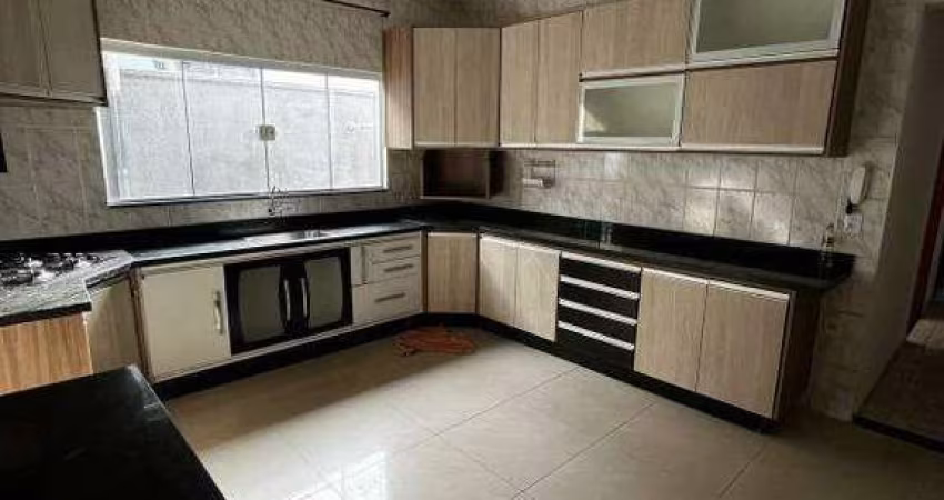 Casa à venda na Villa Mariana em Americana com 3 quartos, sendo 1 banheiro social e 2 vagas de garagem