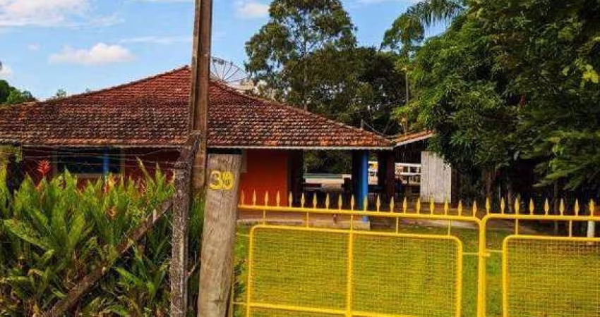 Chácara à venda no Condomínio Vertentes das Águas em São Pedro com 2 quartos, sendo 1 banheiro social e piscina