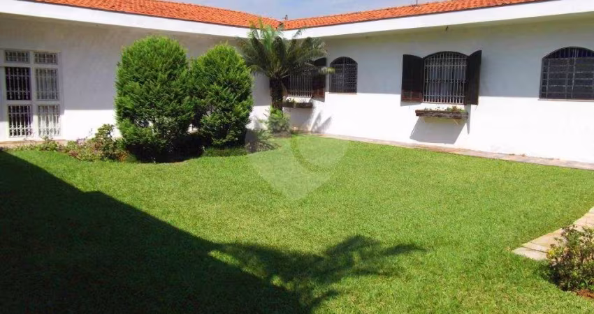 Casa térrea com 4 quartos à venda em Jardim Santa Helena - SP