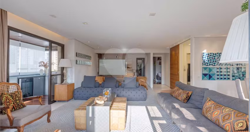 Apartamento com 3 quartos à venda em Moema - SP
