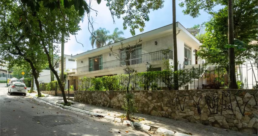 Casa térrea com 4 quartos à venda em Jardim Marajoara - SP