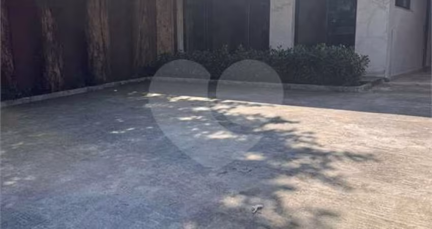 Casa térrea com 6 quartos à venda ou para locação em Vila Olímpia - SP