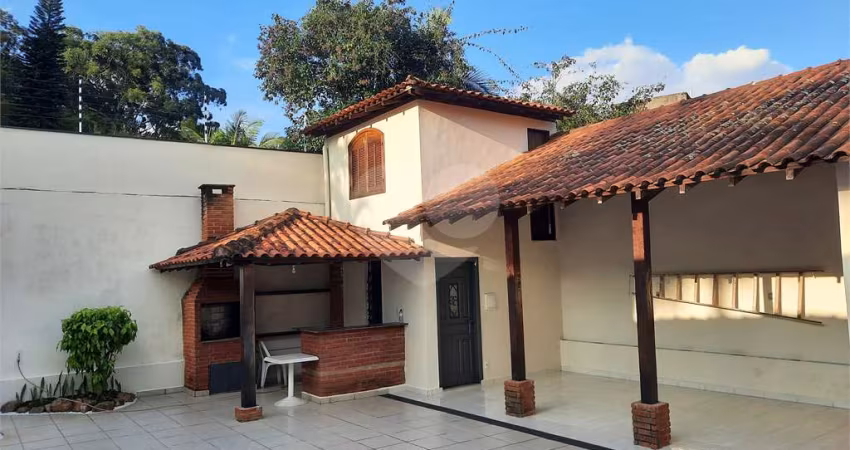 Casa térrea com 3 quartos à venda em Jardim Marajoara - SP