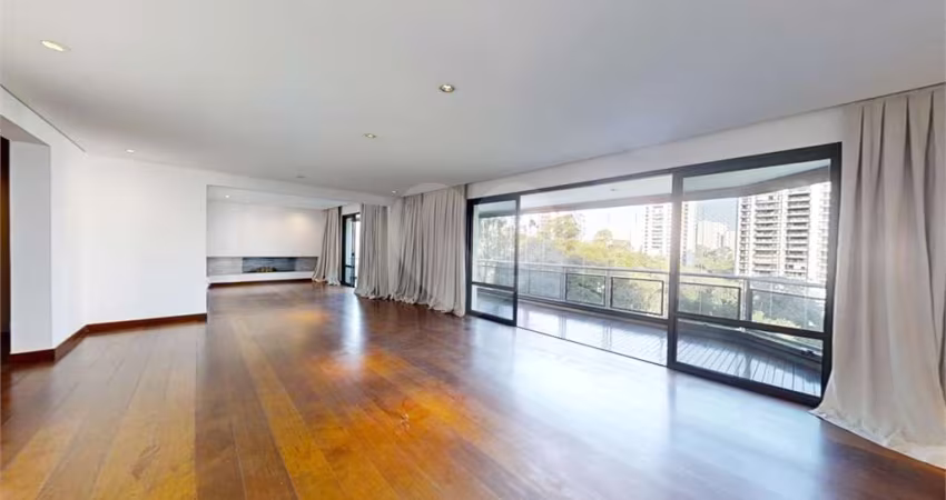 Apartamento com 3 quartos à venda ou para locação em Santo Amaro - SP
