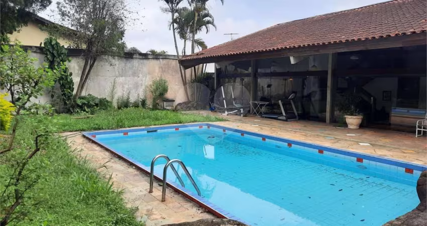 Sobrado com 4 quartos à venda ou para locação em Interlagos - SP