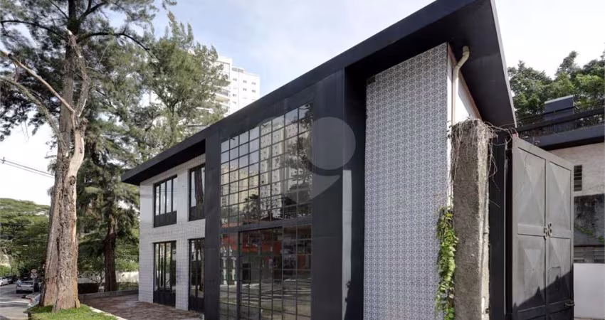 Prédio inteiro para locação em Vila Sofia - SP