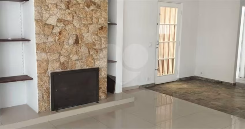 Casa térrea com 3 quartos à venda em Vila Anhangüera - SP