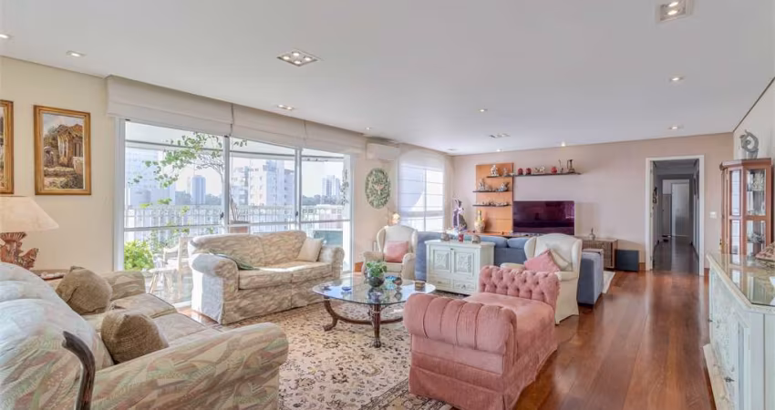 Apartamento com 4 quartos para locação em Vila Sofia - SP