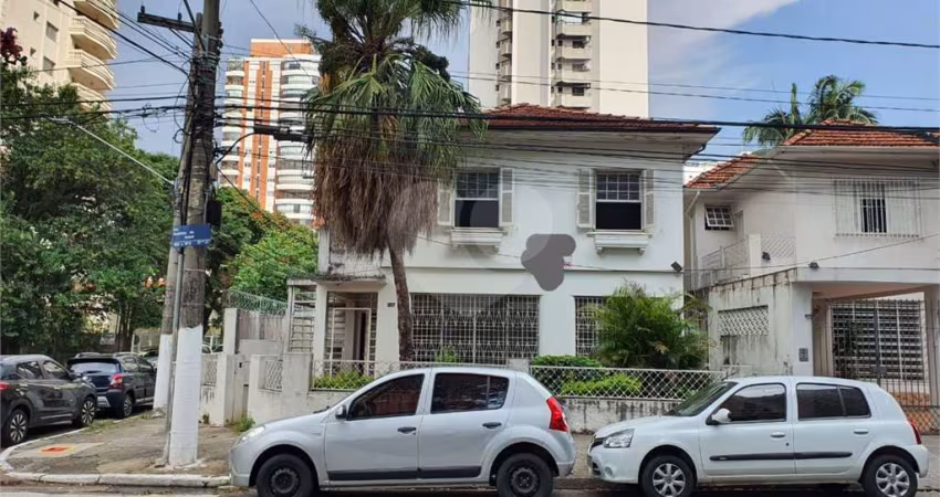Sobrado com 3 quartos para locação em Campo Belo - SP